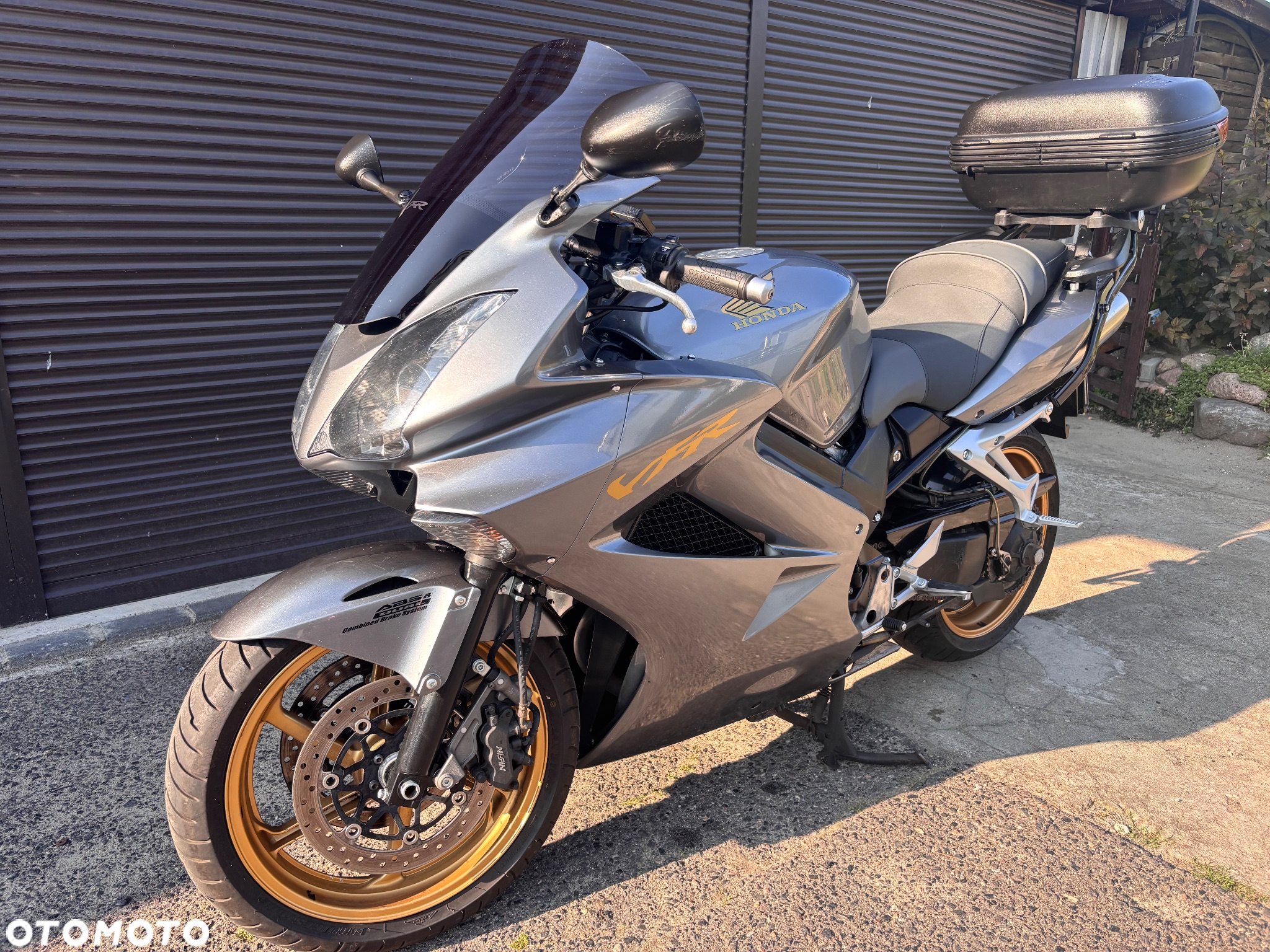 Honda VFR - 2