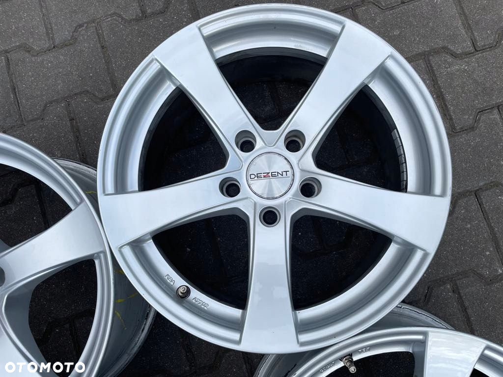 Felgi aluminiowe Dezent RE 8.0" x 17" 5x120 ET 30 - BMW - 5