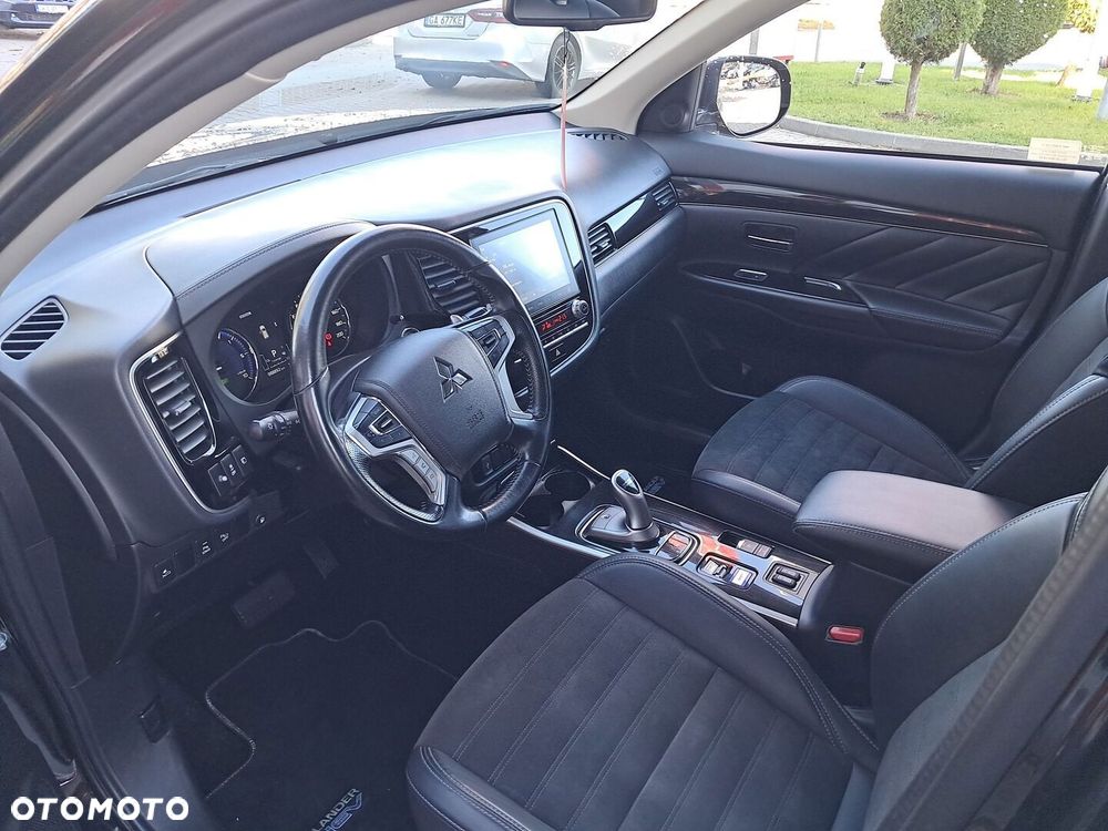 Mitsubishi Outlander - 10
