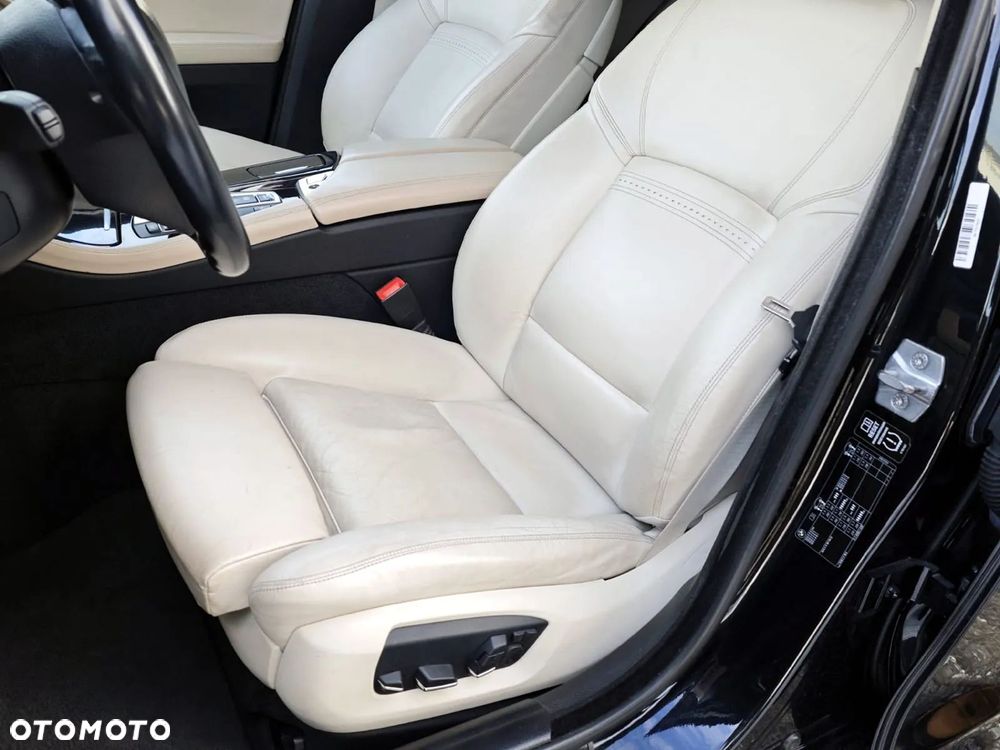 BMW Seria 5 525d Sport-Aut Luxury Line - 20