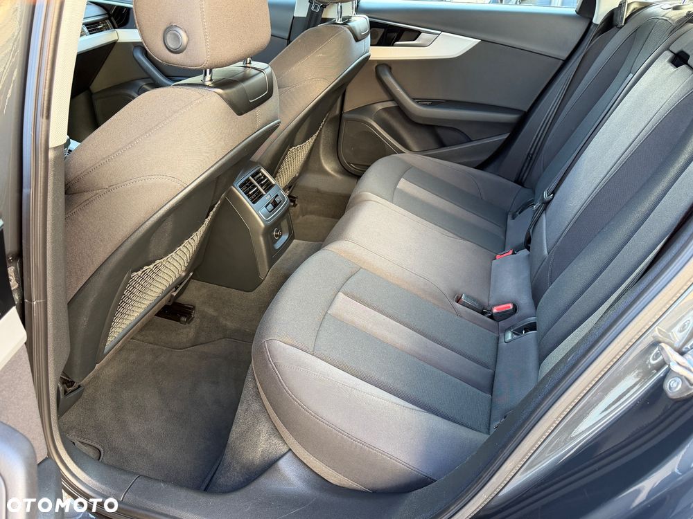 Audi A4 Limousine - 33