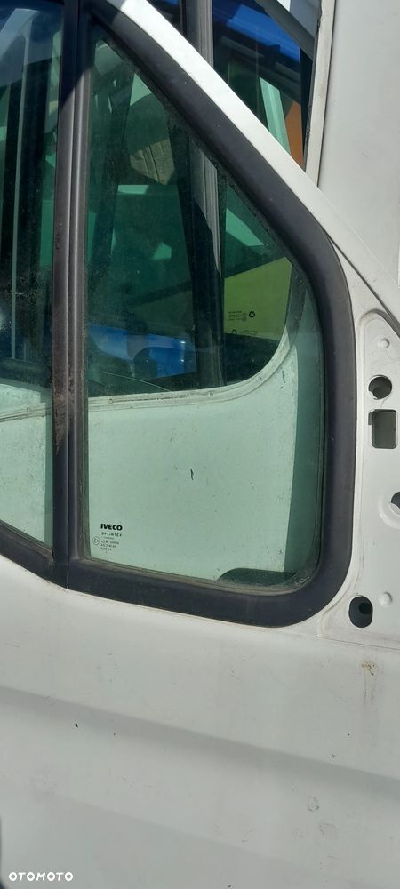 IVECO DAILY III 99-14 SZYBA DRZWI PRAWY PRZÓD TRÓJKĄTNA - 1