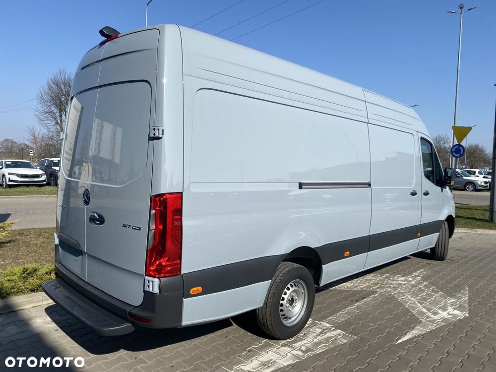 Mercedes-Benz Sprinter - 4