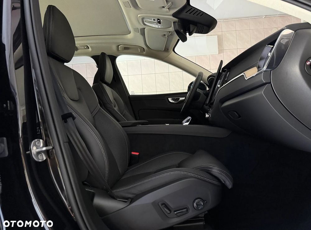 Volvo XC 60 B5 B AWD Plus Dark - 12