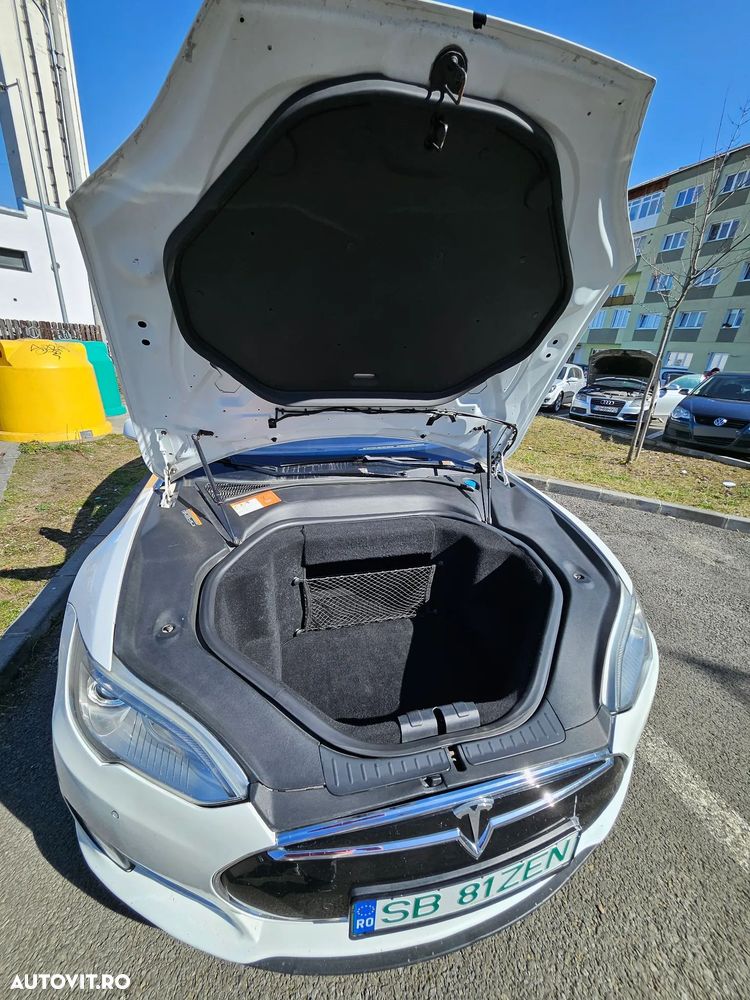 Tesla Model S - 11