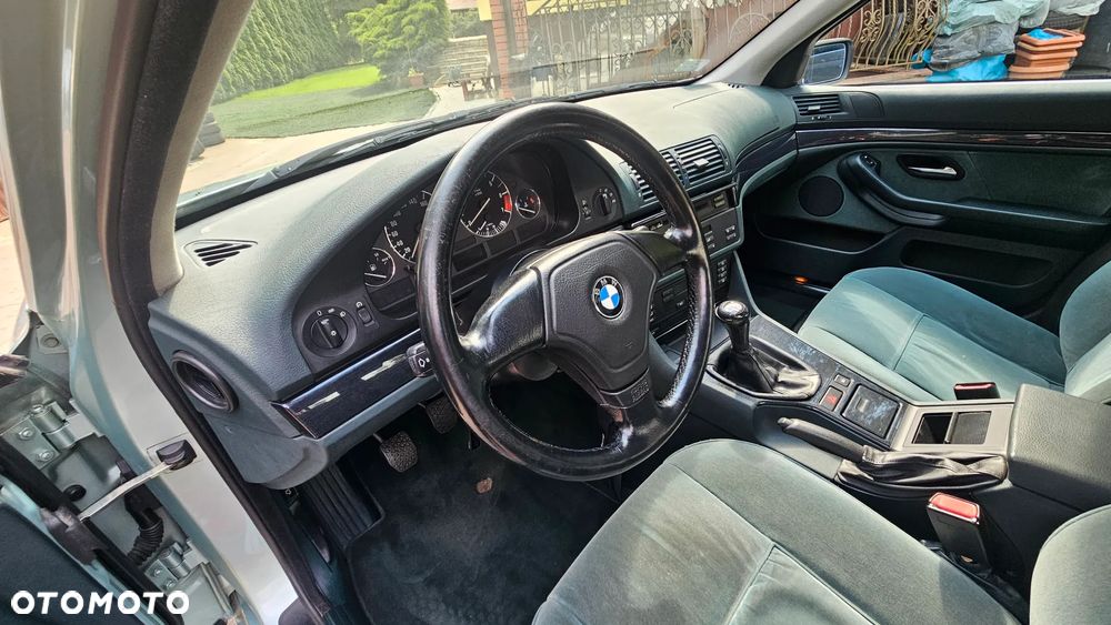 BMW Seria 5 523i - 29