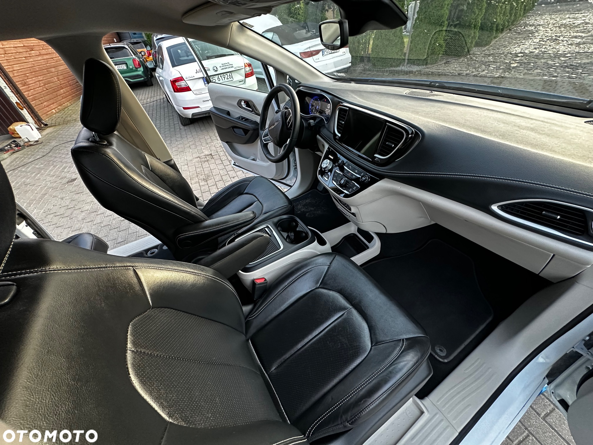 Chrysler Pacifica - 10