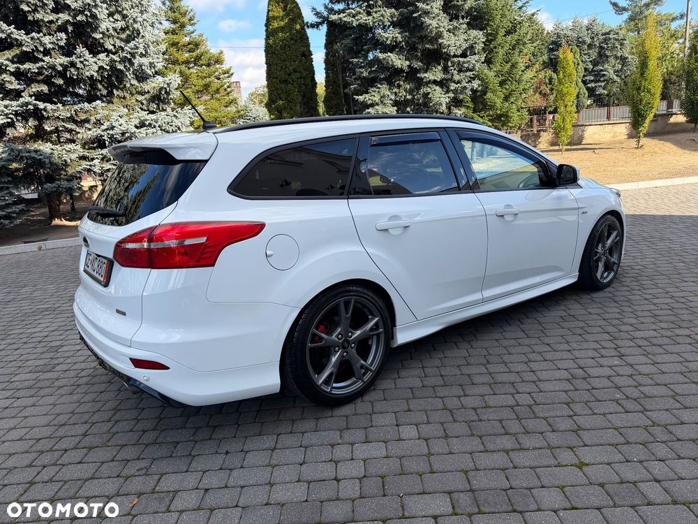 Ford Focus 1.5 EcoBoost ST-Line - 11