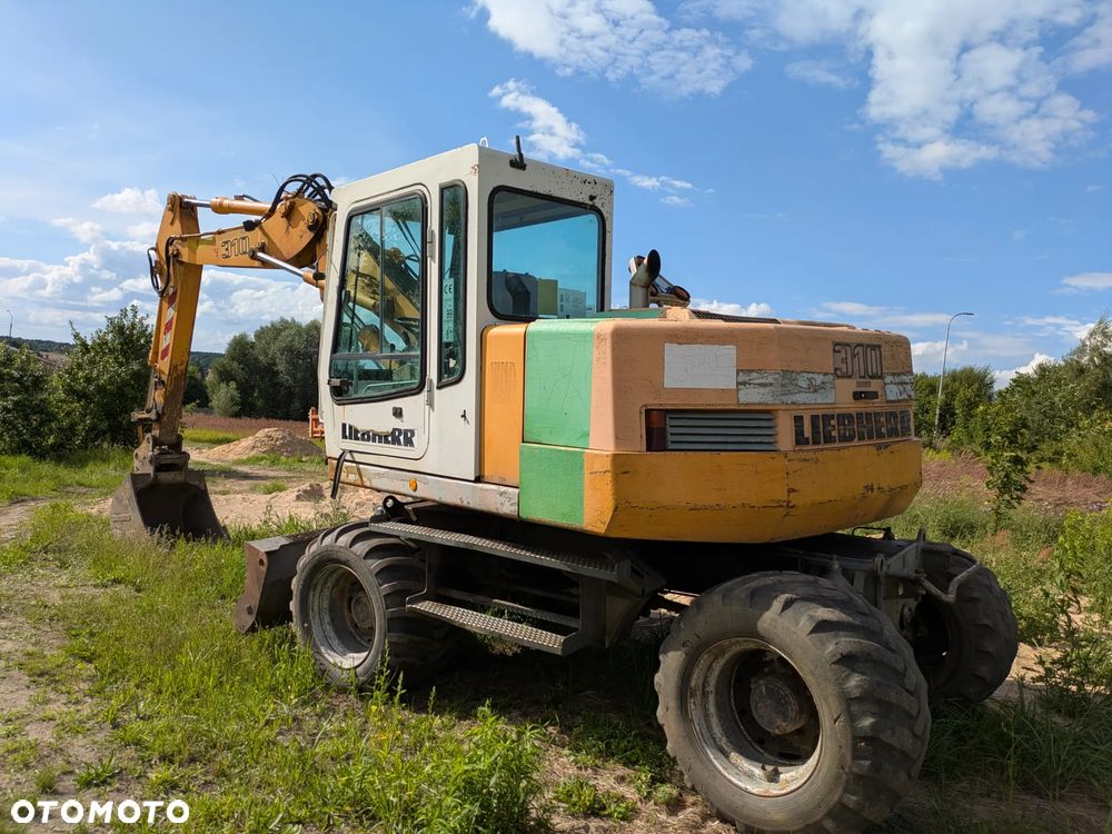 Liebherr 310B - 1