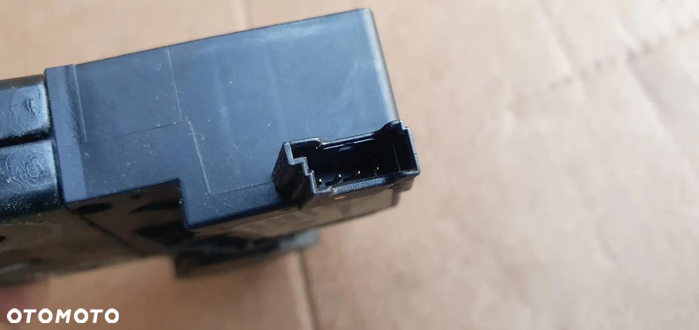 Zamek klapy bagażnika BMW X5 E70 Lift 7308849 - 8