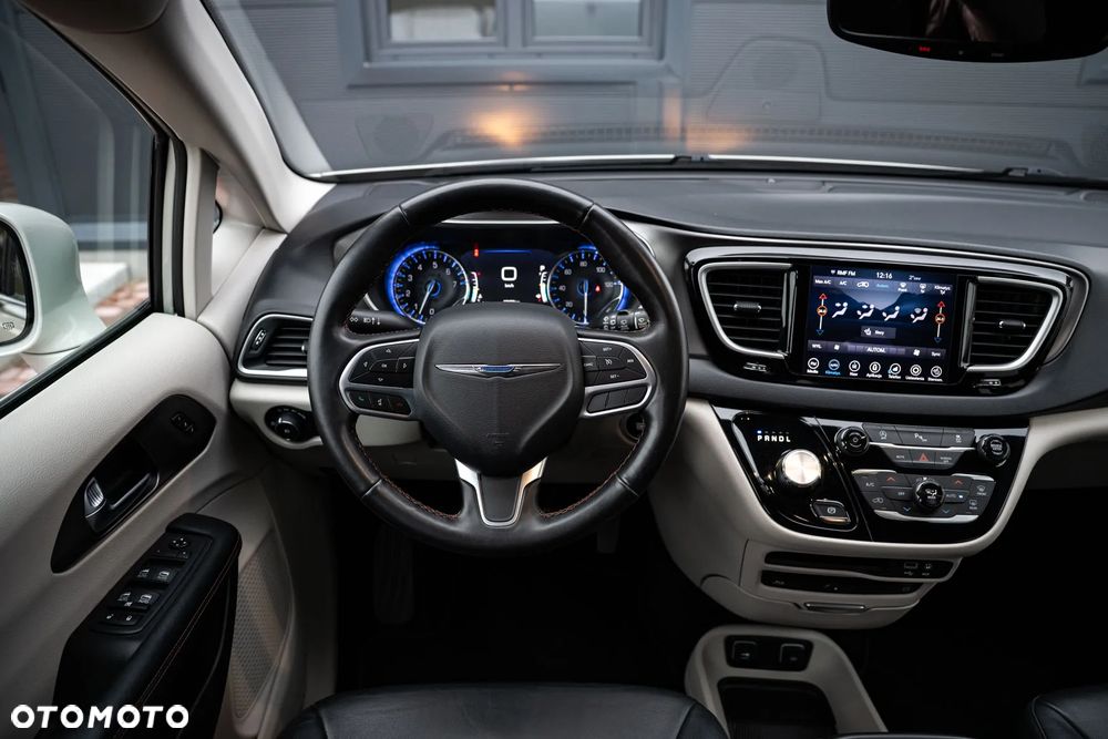 Chrysler Pacifica - 21