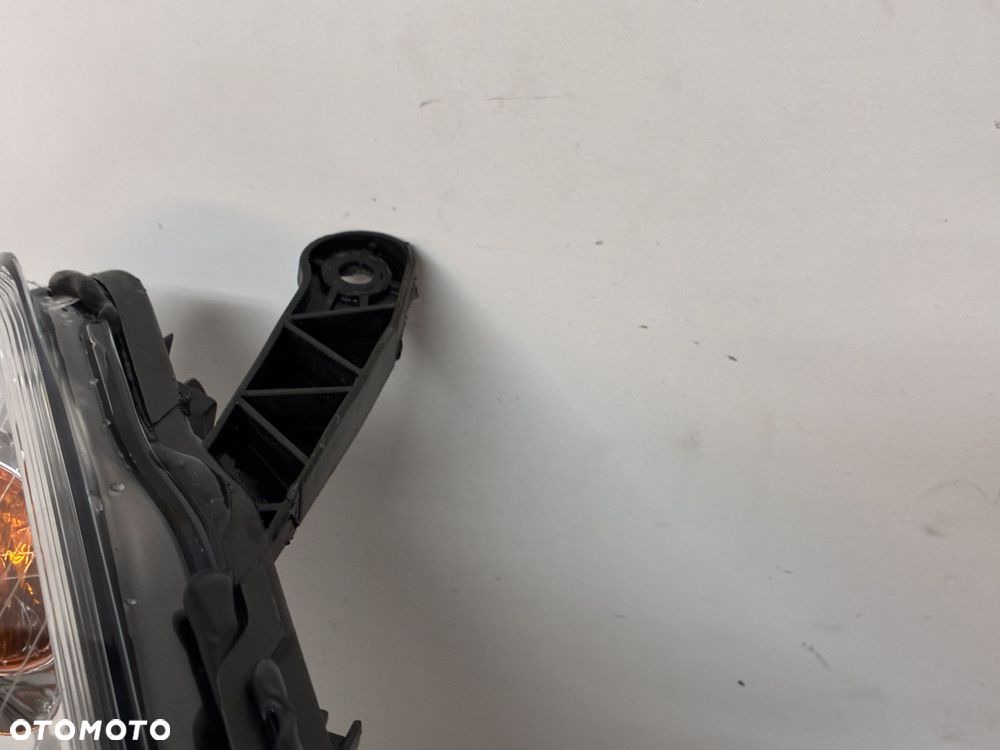 OPEL ZAFIRA B LAMPA PRZÓD PRZEDNIA PRAWA  EU 0301214208 93192444 13260845 - 9