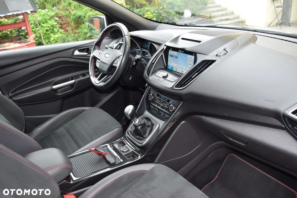 Ford Kuga 1.5 EcoBoost 2x4 ST-Line - 14