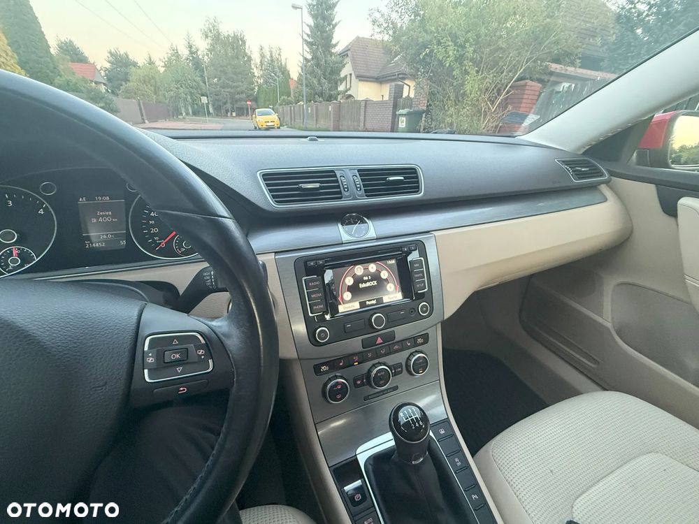 Volkswagen Passat 1.6 TDI Comfortline - 6