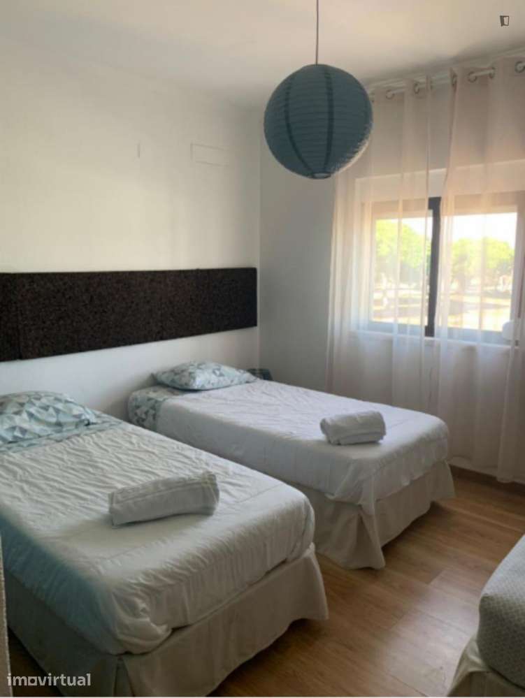 Quarto - localizado em Setubal - Grande imagem: 3/10
