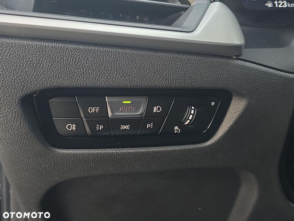 BMW Seria 3 318d - 15