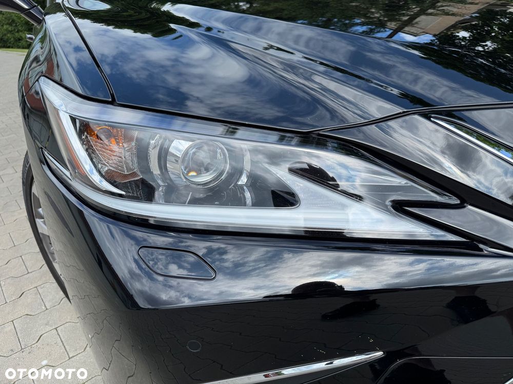 Lexus ES 300h Business Edition + - 26