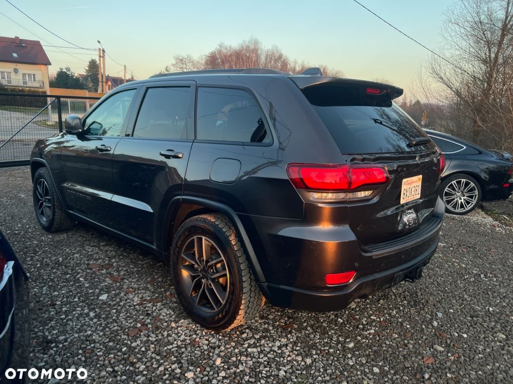 Jeep Grand Cherokee - 22