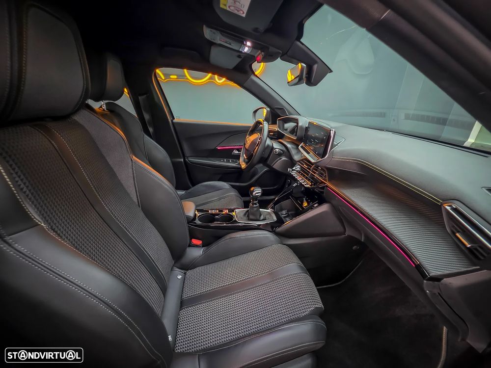 Peugeot 2008 1.2 PureTech GT Line - 23