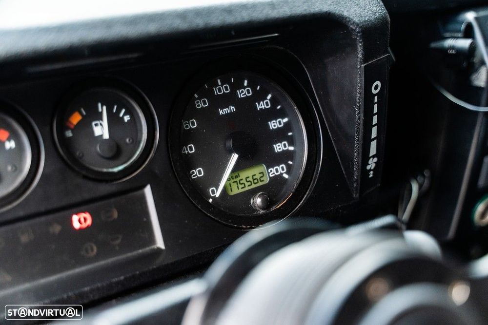 Land Rover Defender - 31