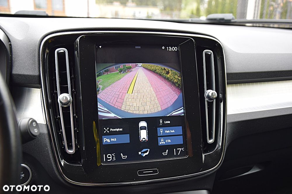 Volvo XC 40 T3 Geartronic Momentum Pro - 22