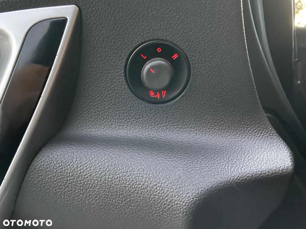 Opel Astra IV 1.4 T Cosmo EU6 - 19