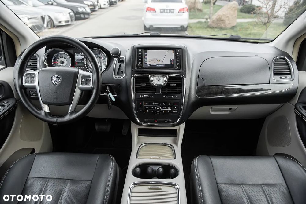 Lancia Voyager 3.6 Platinum - 6