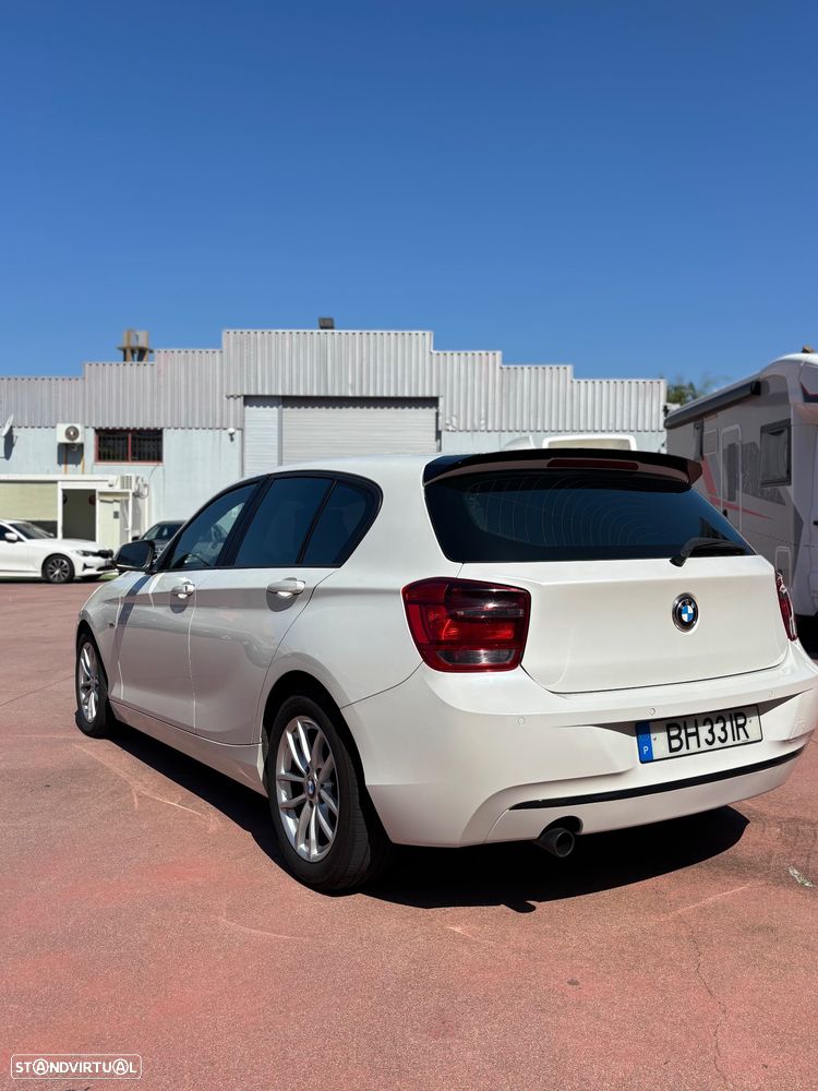 BMW 116 d Line Sport — fotografia 5