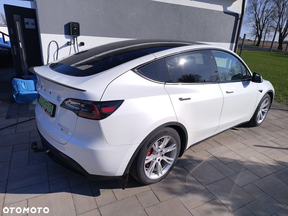Tesla Y - 4
