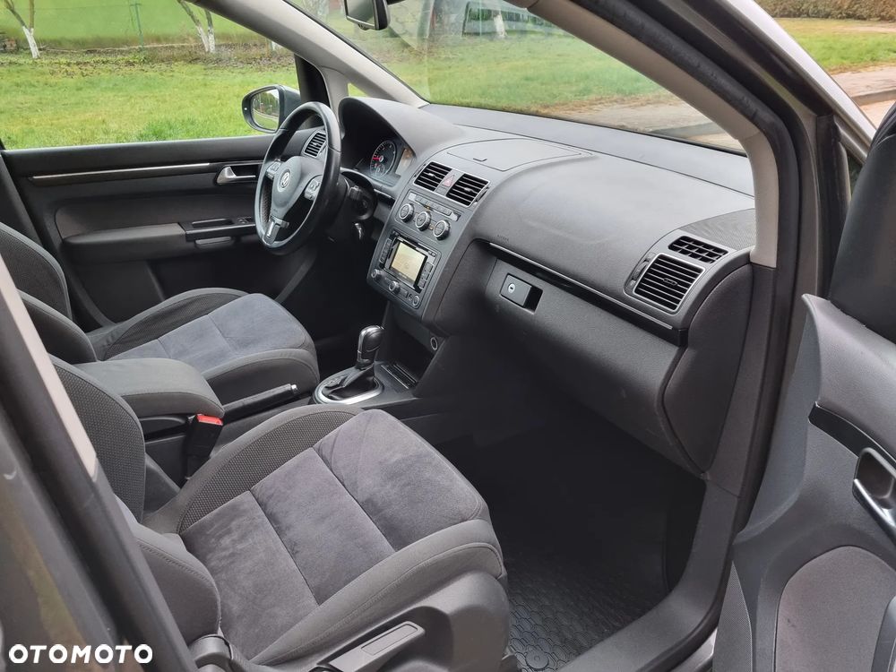 Volkswagen Touran 2.0 TDI DPF Highline DSG - 10