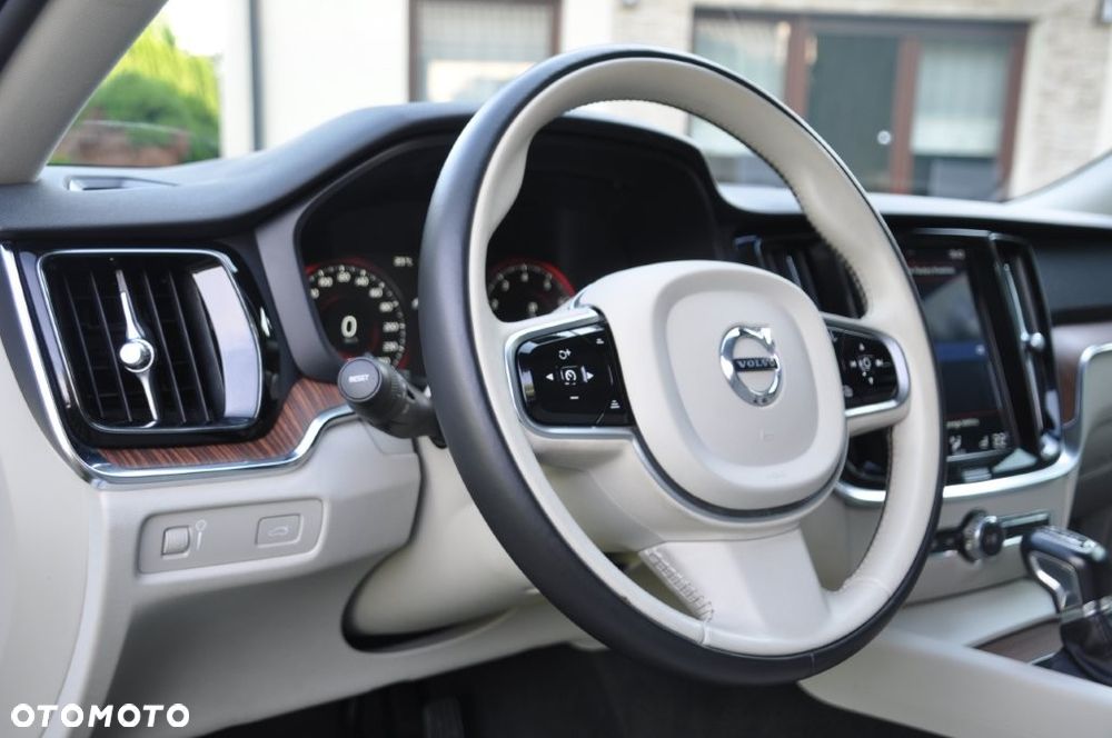 Volvo S60 T5 Drive-E Momentum - 23