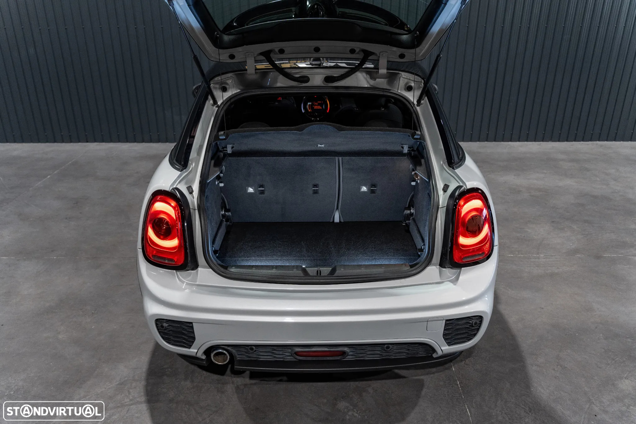 MINI 5 Portas Cooper D Auto - 57
