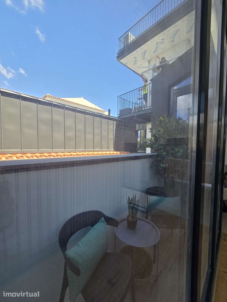 Jardim Emídia — T1 Duplex · 13