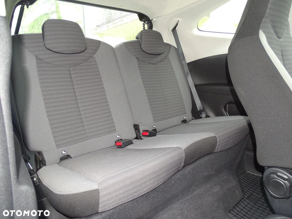 Toyota Aygo x-play - 12