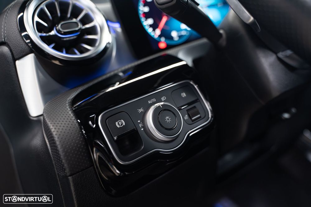 Mercedes-Benz A 250 e AMG Line - 22