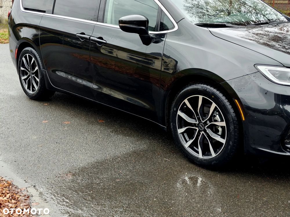 Chrysler Pacifica - 11