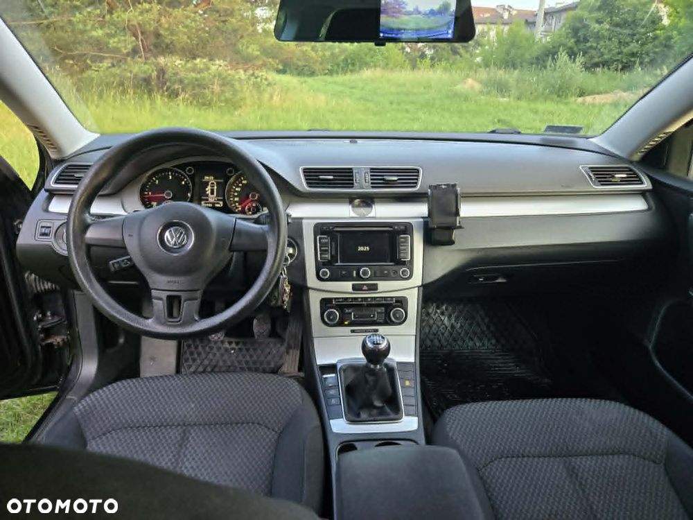 Volkswagen Passat 2.0 TDI BlueMotion Technology Trendline - 14