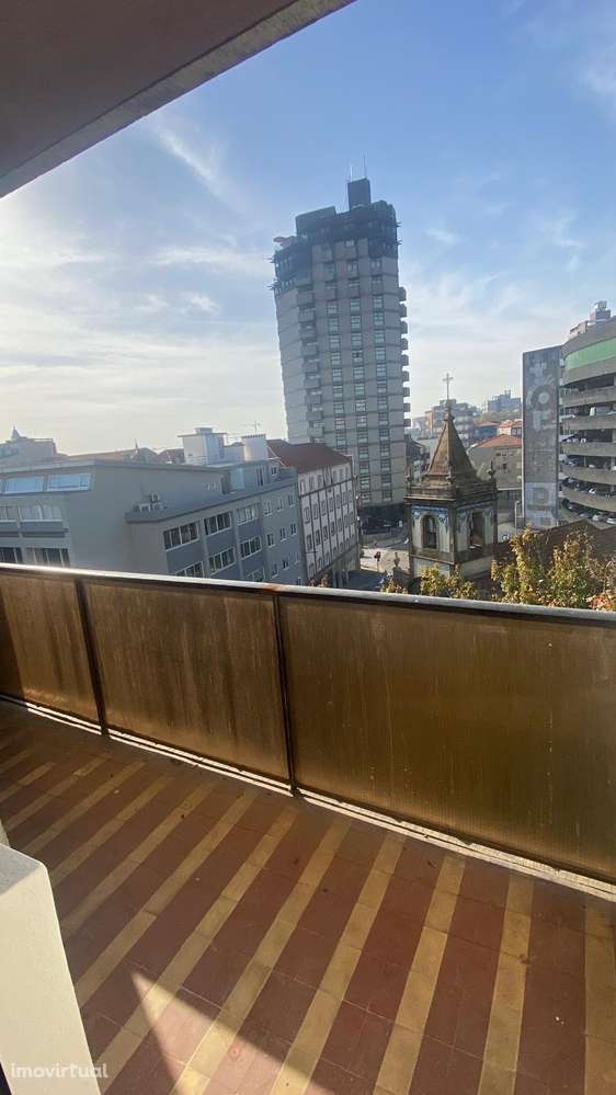 Escritório de 447m², com privilegiada vista, no Centro do Porto - Grande imagem: 3/41