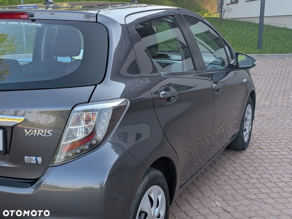 Toyota Yaris Hybrid 100 Premium - 11