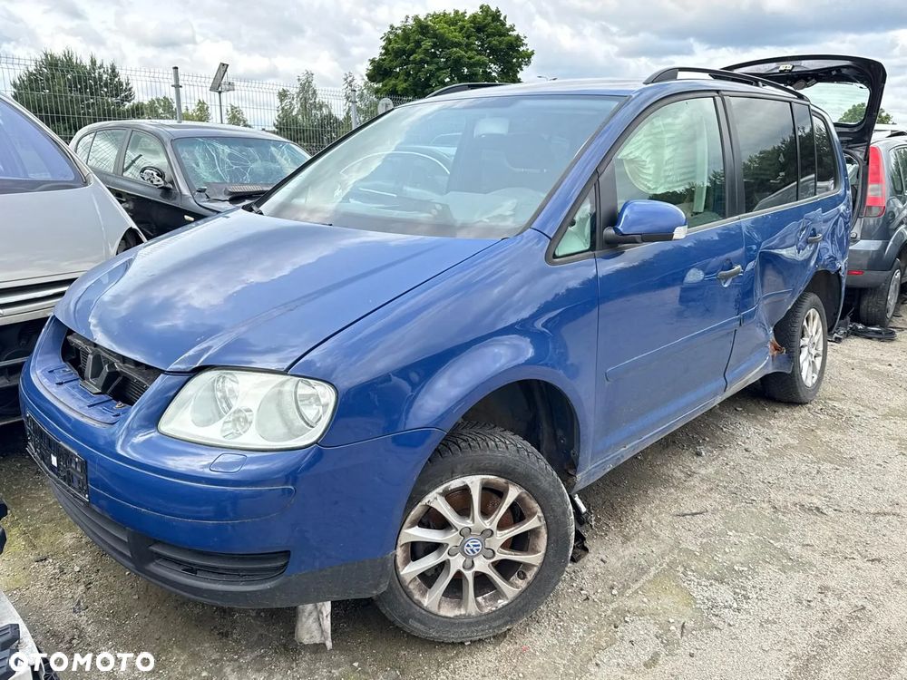 Volkswagen Touran  1.6TDI 2011r kod silnika CAYC Kod lakieru LR5T  Kod skrzyni NKA