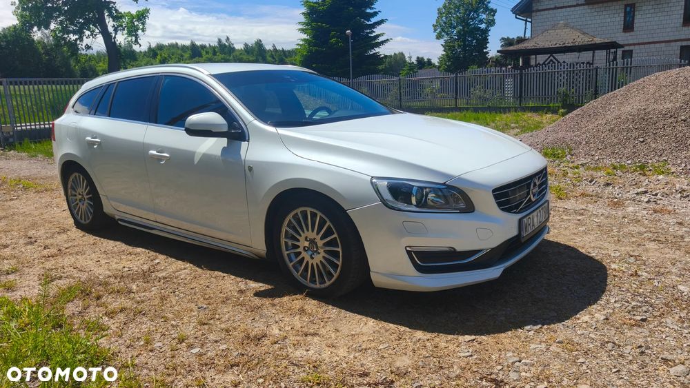 Volvo V60 D5 AWD Geartronic Summum - 1