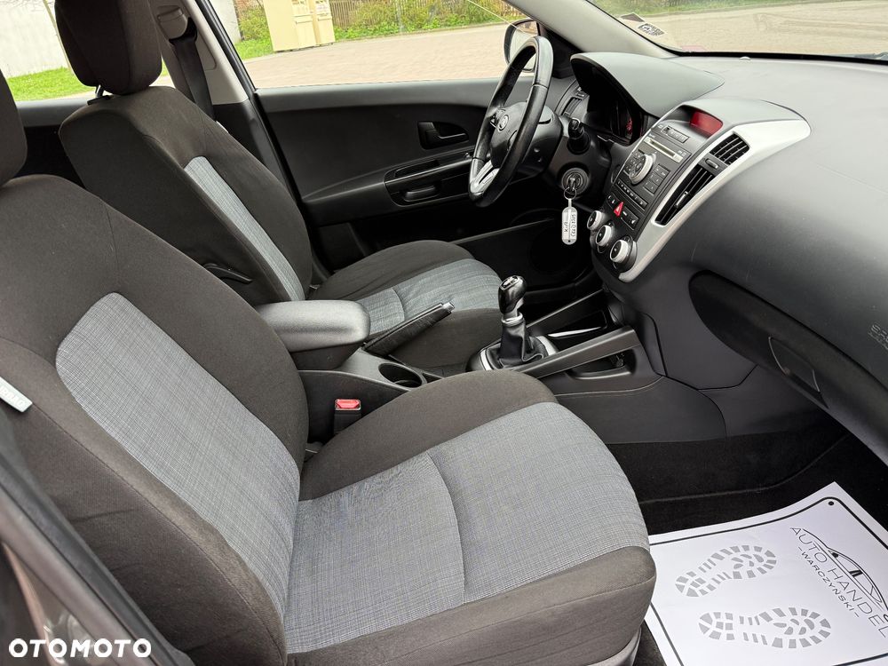 Kia Ceed 1.4 CVVT Attract - 17