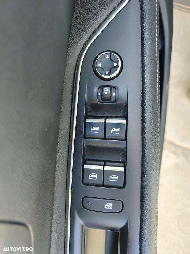 Peugeot 3008 PHEV 300 EAT8 4X4 GT - 8
