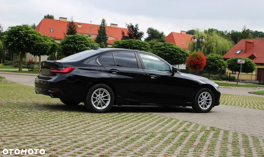 BMW Seria 3 318d Sport Line - 9