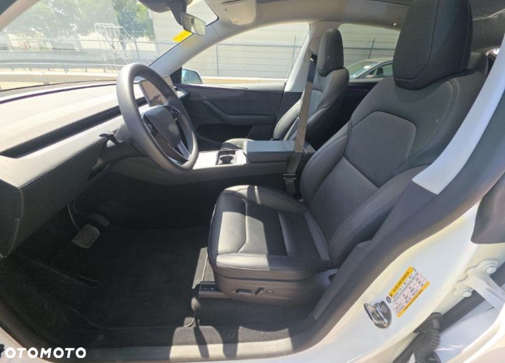 Tesla Model Y - 9