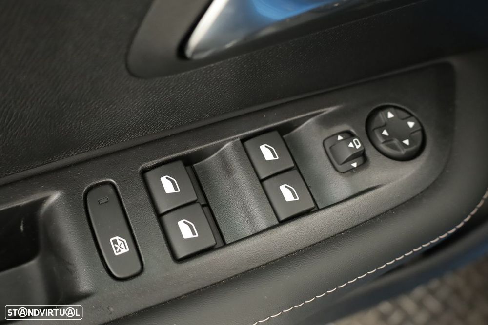 Peugeot 208 1.2 Hybrid Allure e-DCS6 - 19