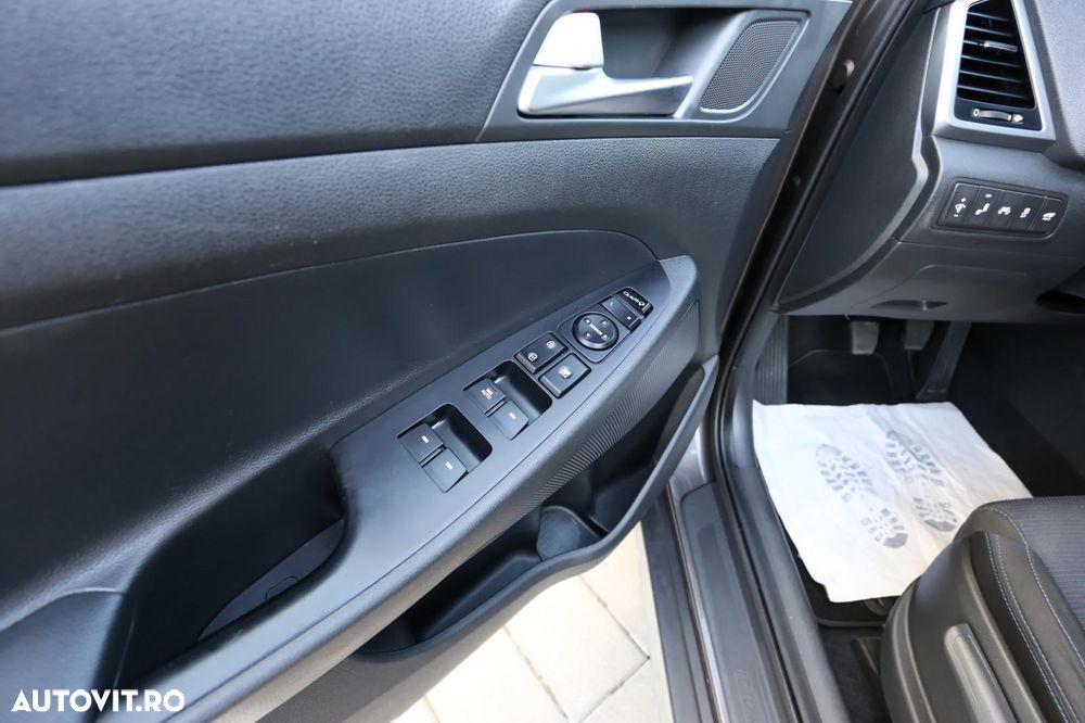 Hyundai Tucson 2.0 CRDI 4WD 6MT Premium - 24