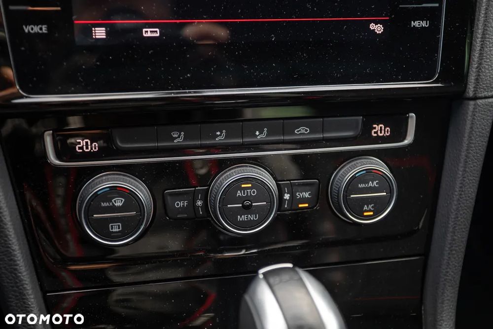 Volkswagen Golf - 32