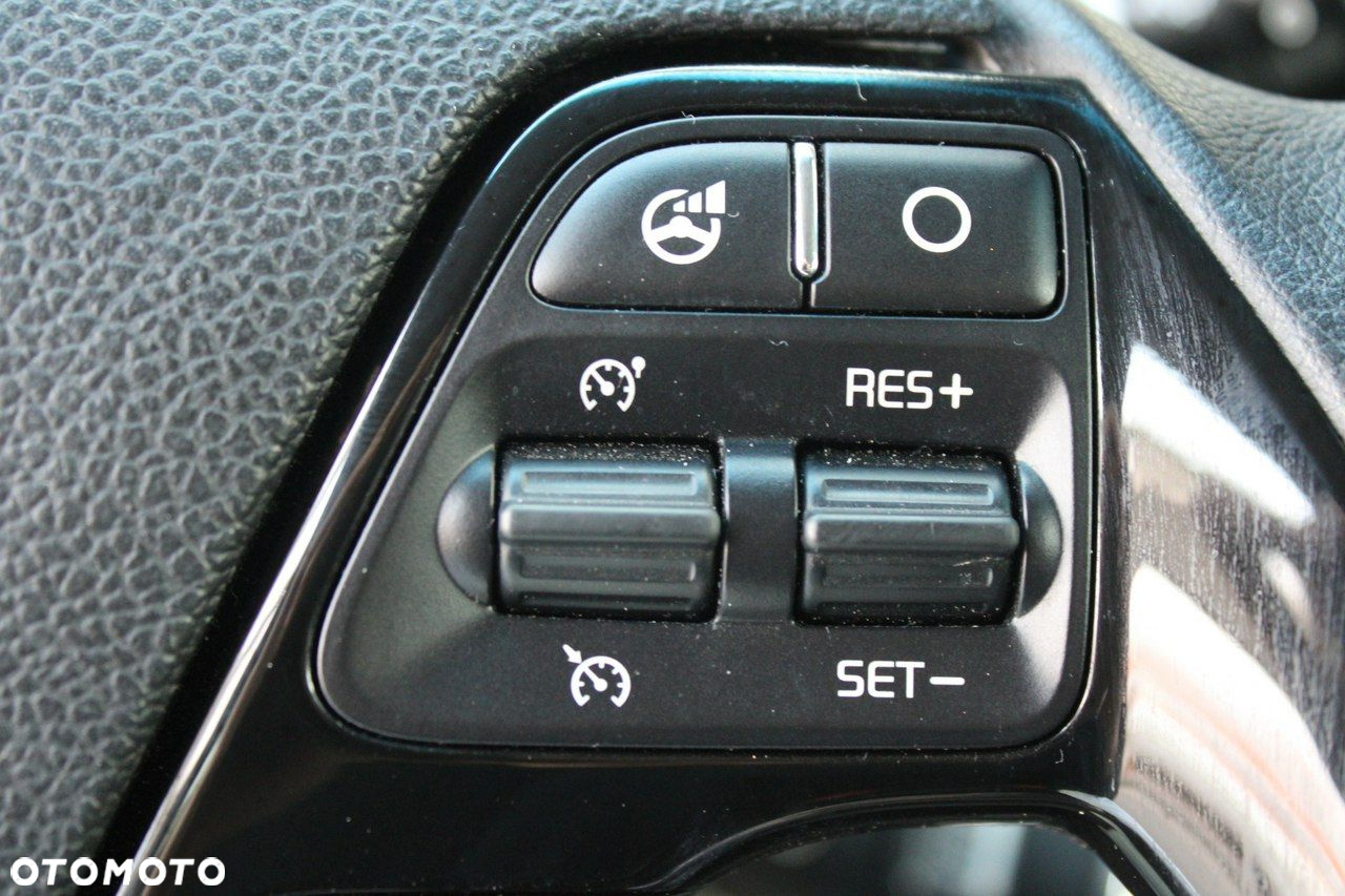 Kia Ceed - 28