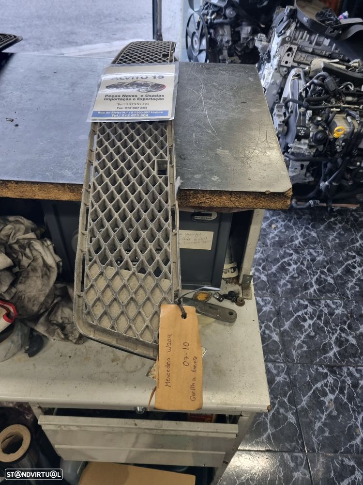 grelha da frente Mercedes W 204  - 2007 / 2010 - 1